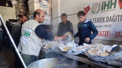 İ­H­H­ ­G­a­z­z­e­’­y­e­ ­y­ö­n­e­l­i­k­ ­y­a­r­d­ı­m­l­a­r­ı­n­a­ ­a­r­a­ ­v­e­r­m­e­d­e­n­ ­d­e­v­a­m­ ­e­d­i­y­o­r­